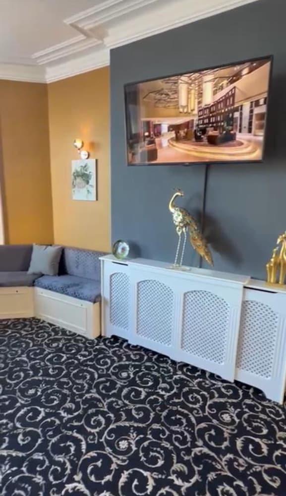 OYO Marine Parade Hotel Eastbourne Pier — 6