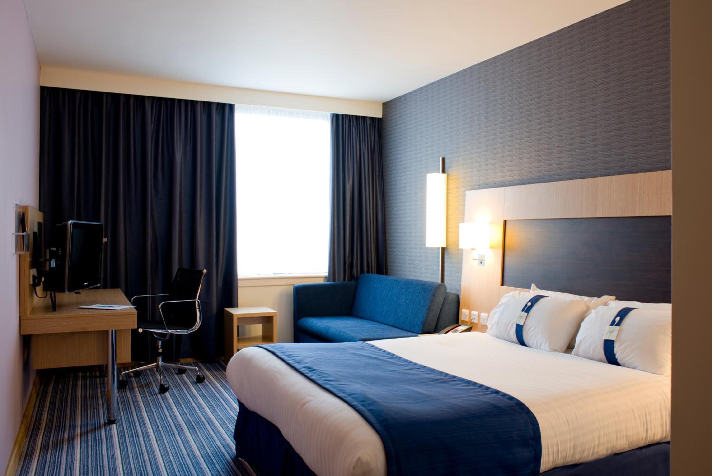 HOLIDAY INN EXPRESS ROTHERHAM - NORTH — 7
