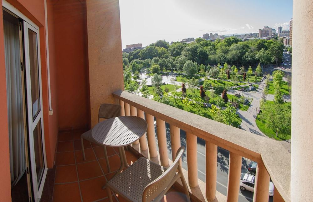 Best Western Plus Congress Hotel — 6