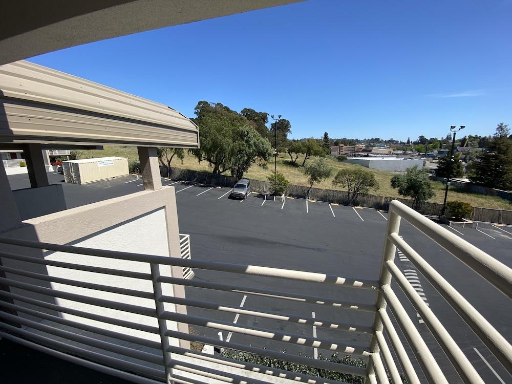 Budget Inn of Hayward — 6