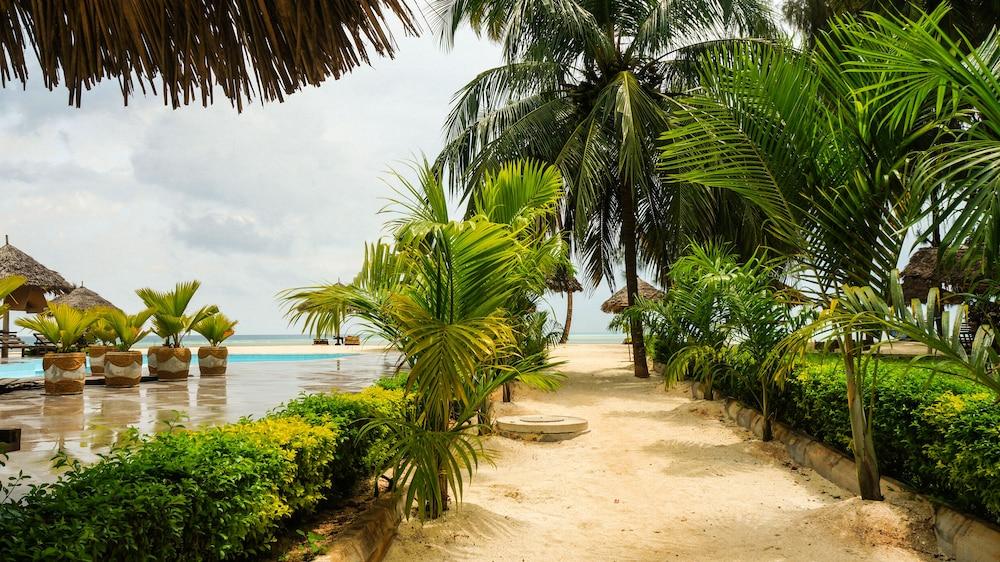 Smiles Beach Hotel — 7