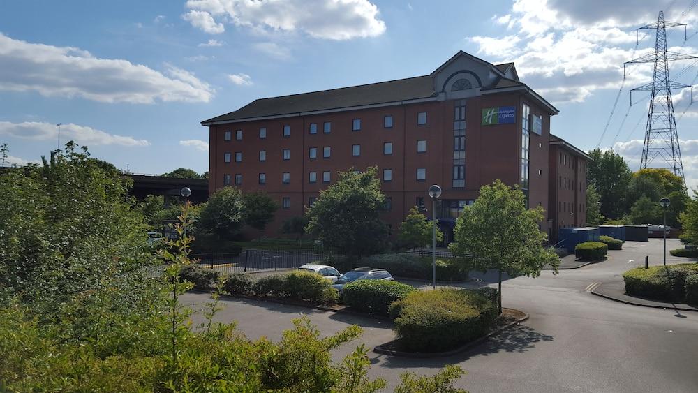 EXPRESS BY HOLIDAY INN CASTLE BROMWICH — 3