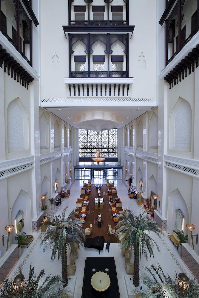 Bab Al Qasr Hotel
