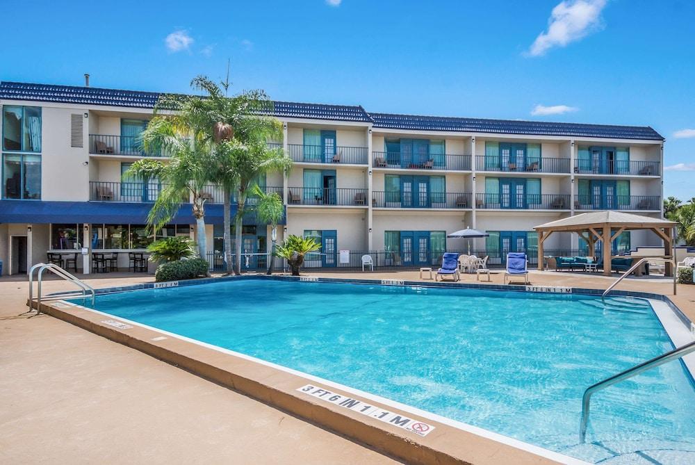 Clarion Inn and Suites Central Clearwater Beach FL — 3