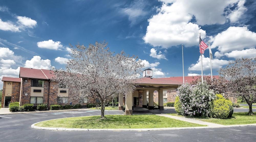 Red Roof Inn & Suites Hermitage — 2