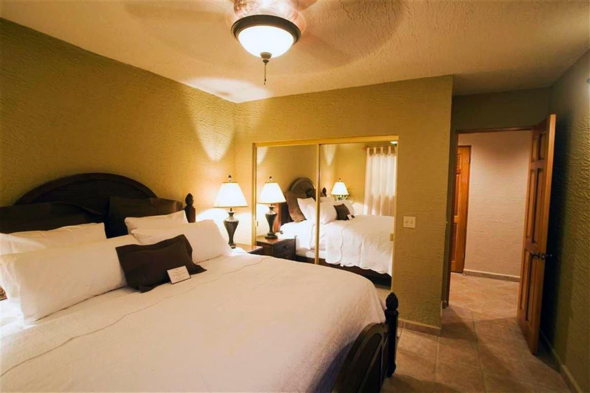 Clarion Suites Roatan at Pineapple Villas — 10