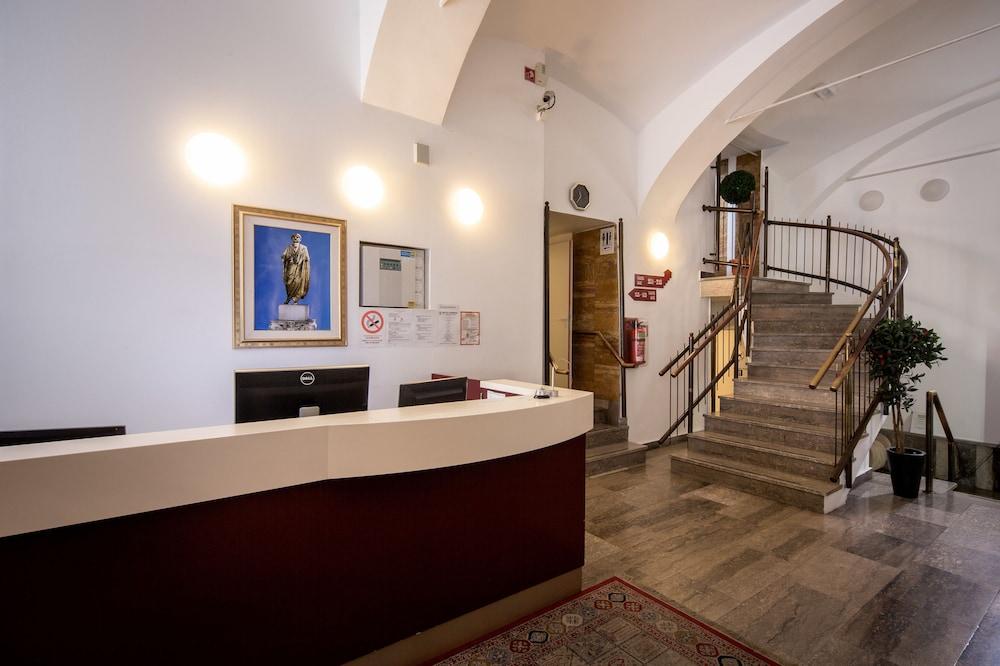 Emonec Hotel 940435