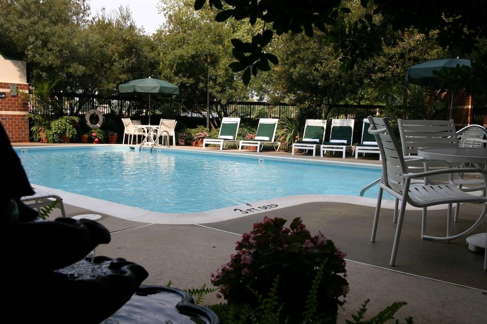 Hampton Inn Richmond West — 5