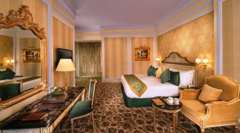 Royal Rose Abu Dhabi, a Curio Collection by Hilton Affiliated Hotel — 10