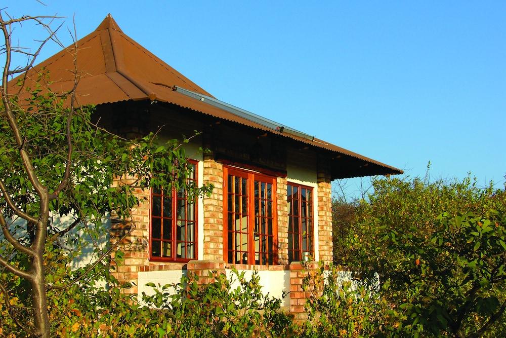 Etosha Safari Lodge 1112108 — 8