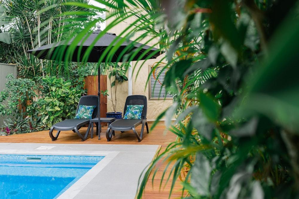 THE COOKS OASIS HOLIDAY VILLAS — 4