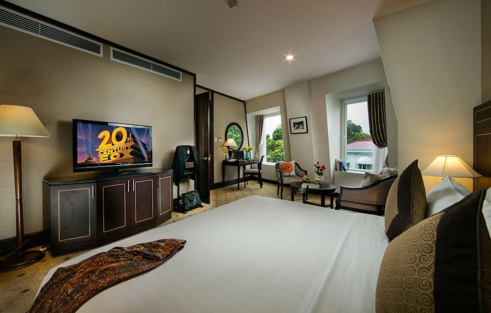 Zephyr Suites Boutique Hotel — 4