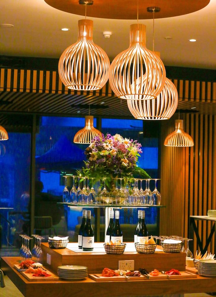 Crowne Plaza Residences Port Moresby — 8