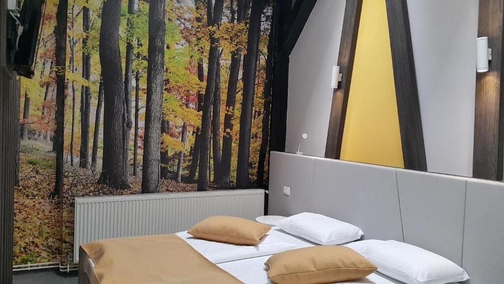 Emonec Hotel 940435 — 2
