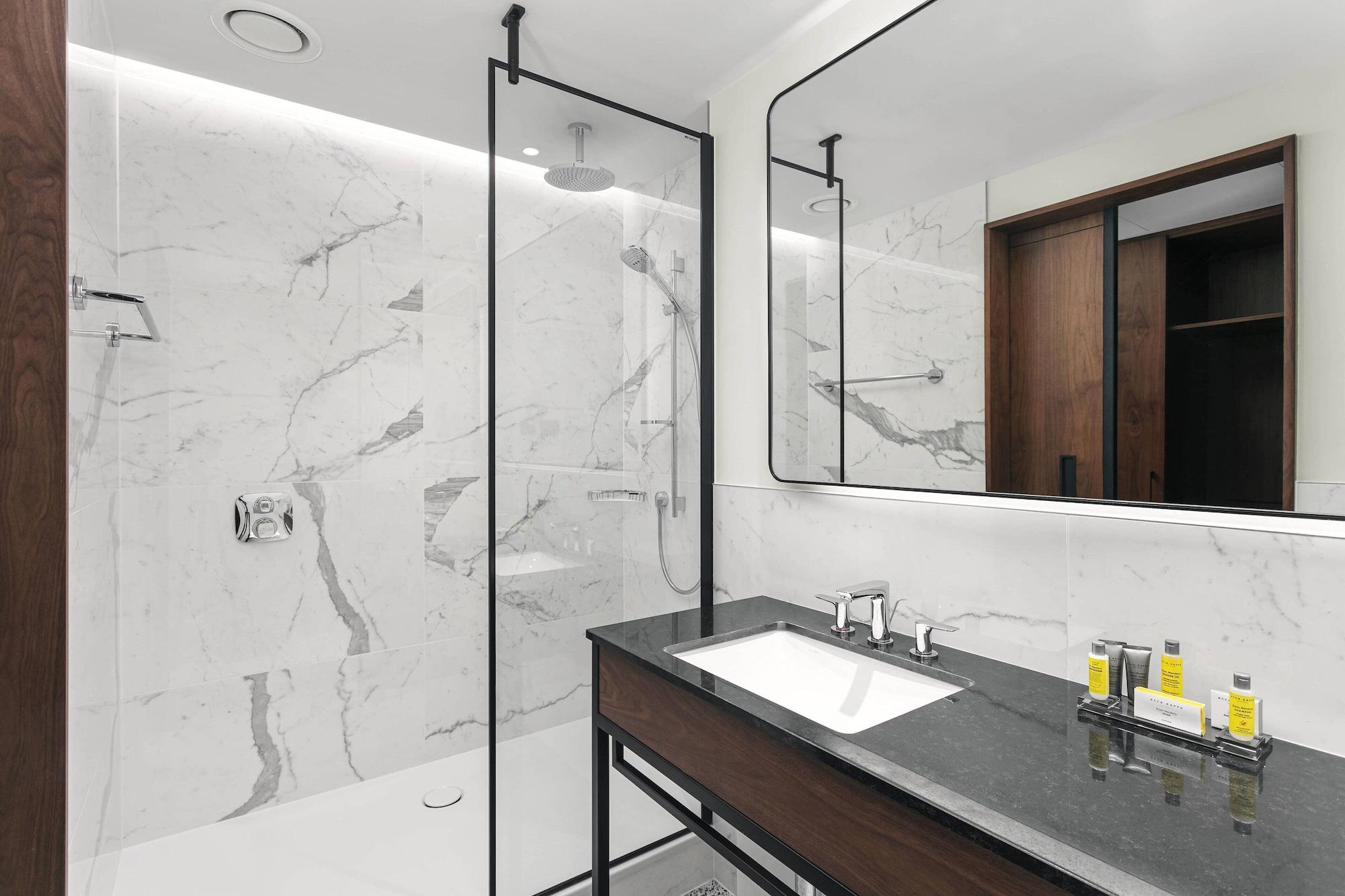 PRAGUE MARRIOTT HOTEL 4944 — 6