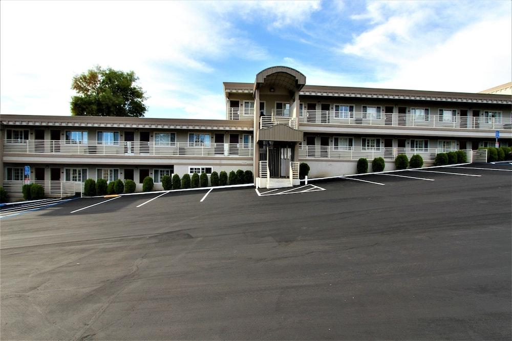 Budget Inn of Hayward — 4