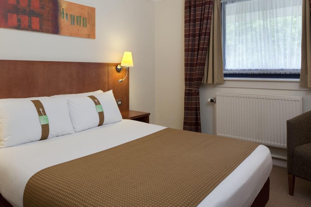 HOLIDAY INN LUTON-SOUTH M1 JCT 9 — 10
