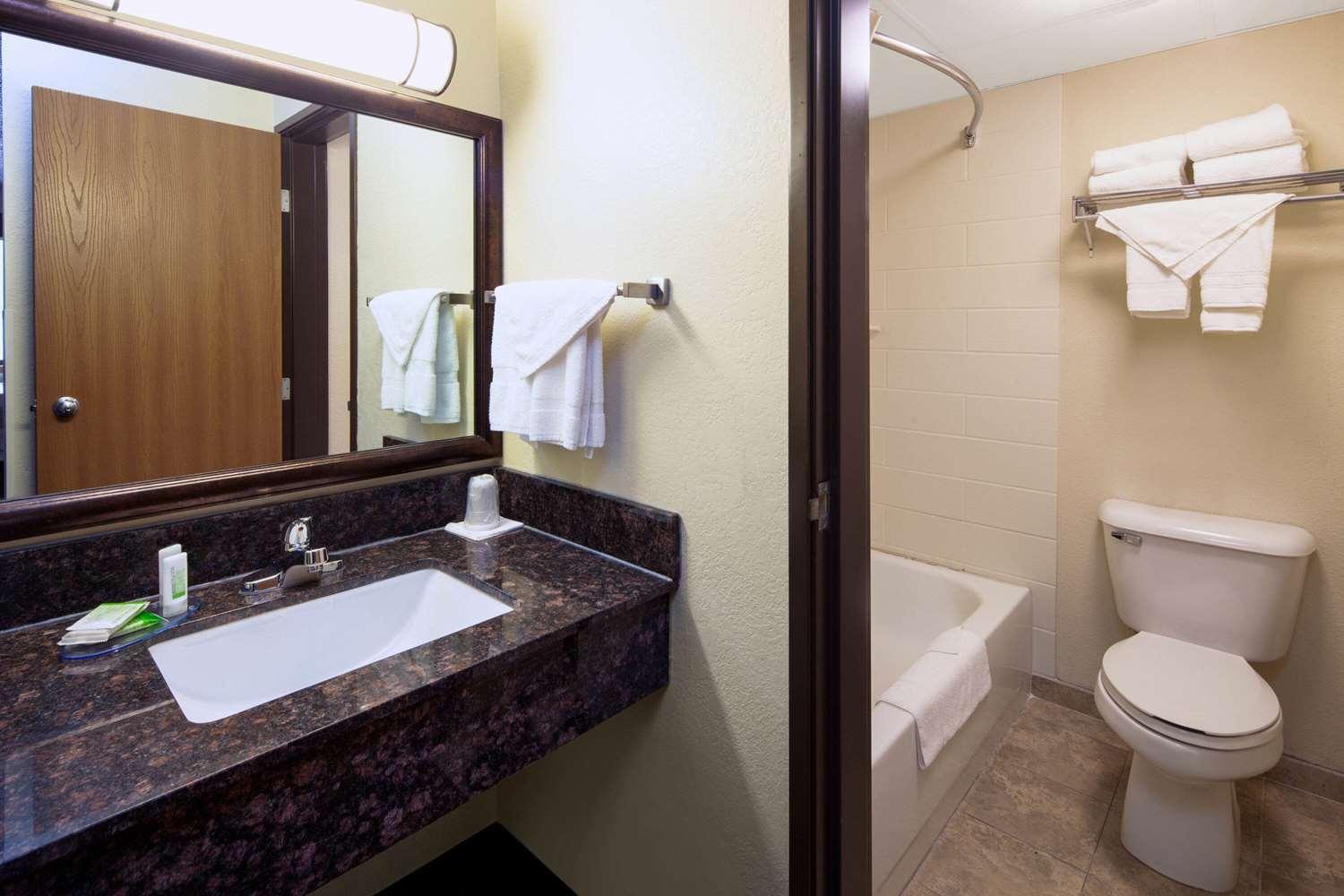 AmericInn by Wyndham Ashland — 7