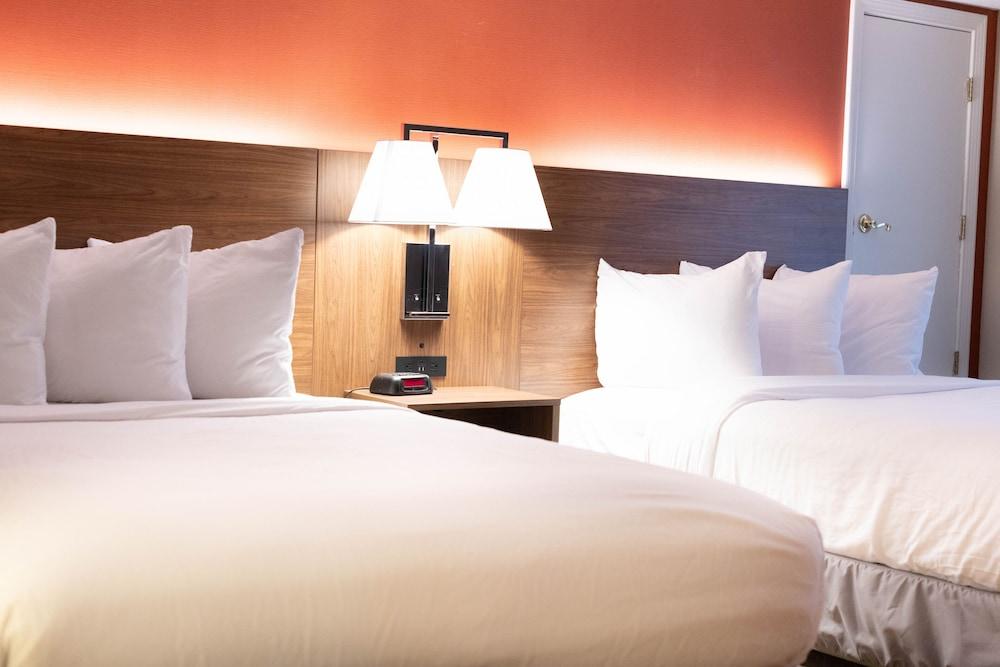 Hawthorn Suites by Wyndham Erie — 1