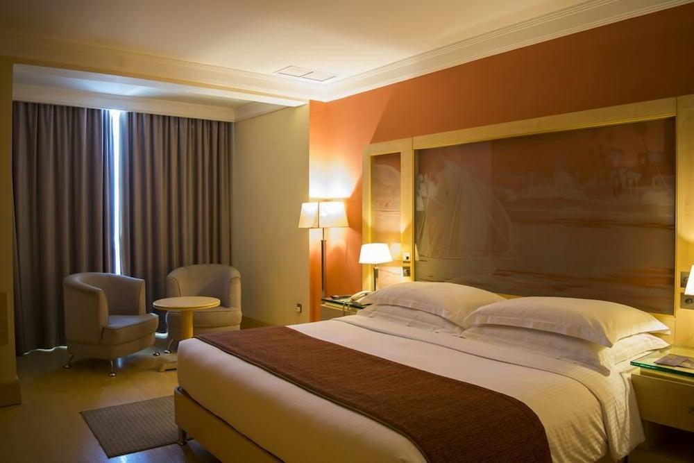 Le Royal Hotel — 10