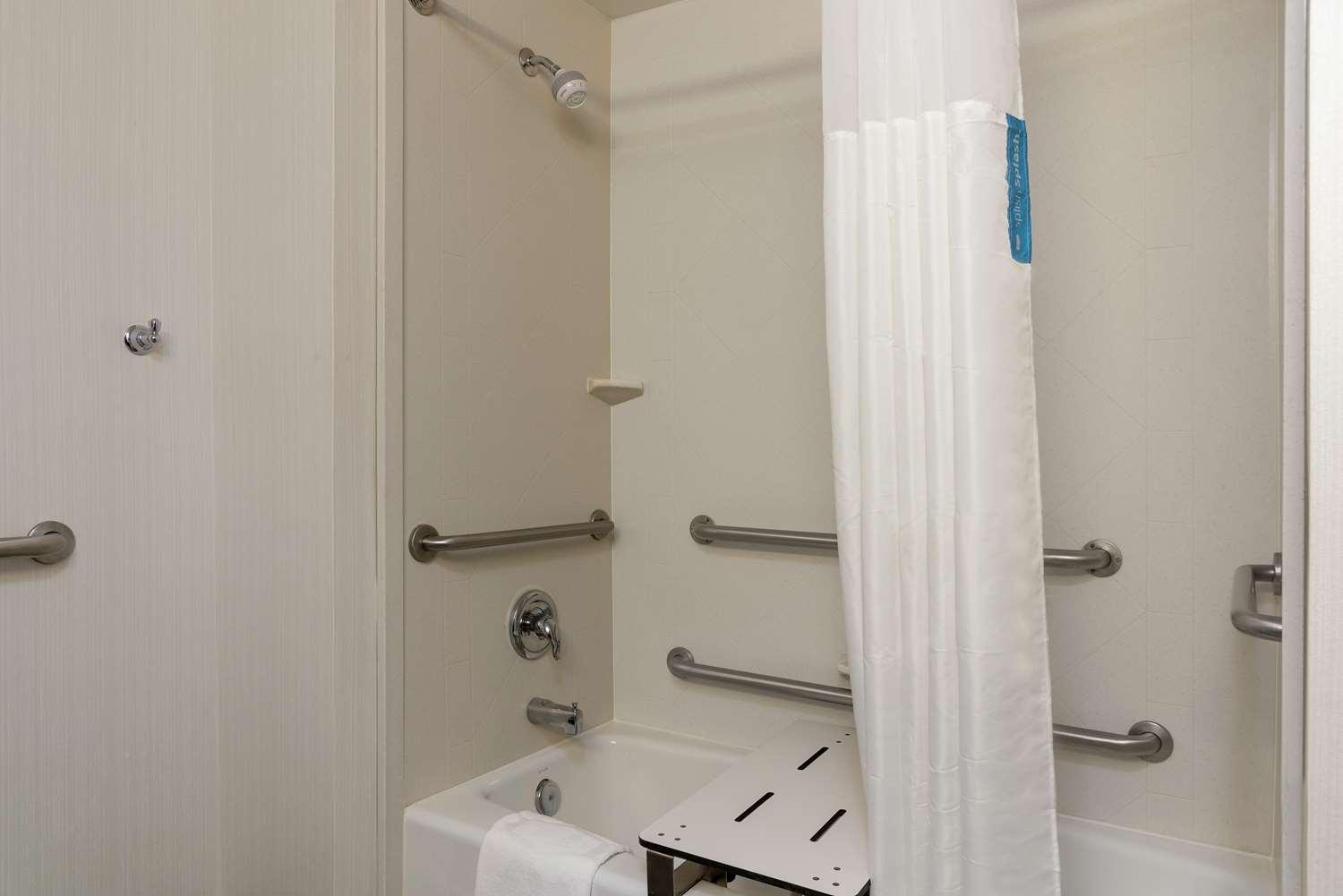 Hampton Inn Akronsouth — 4