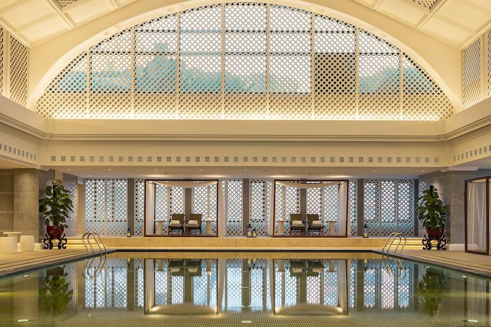 GRAND HOTEL — 3