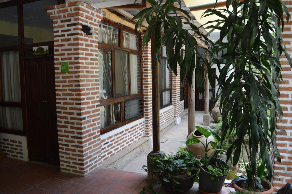 Eco Suites Uxlabil Guatemala City 1134698 — 5