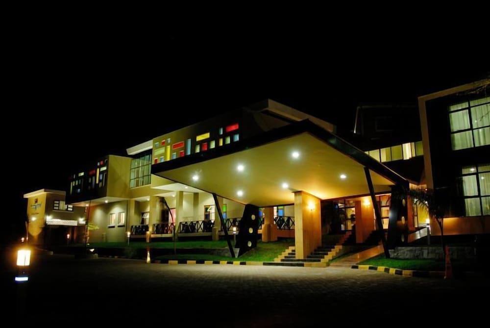 SNOW CREST HOTEL(V) — 2