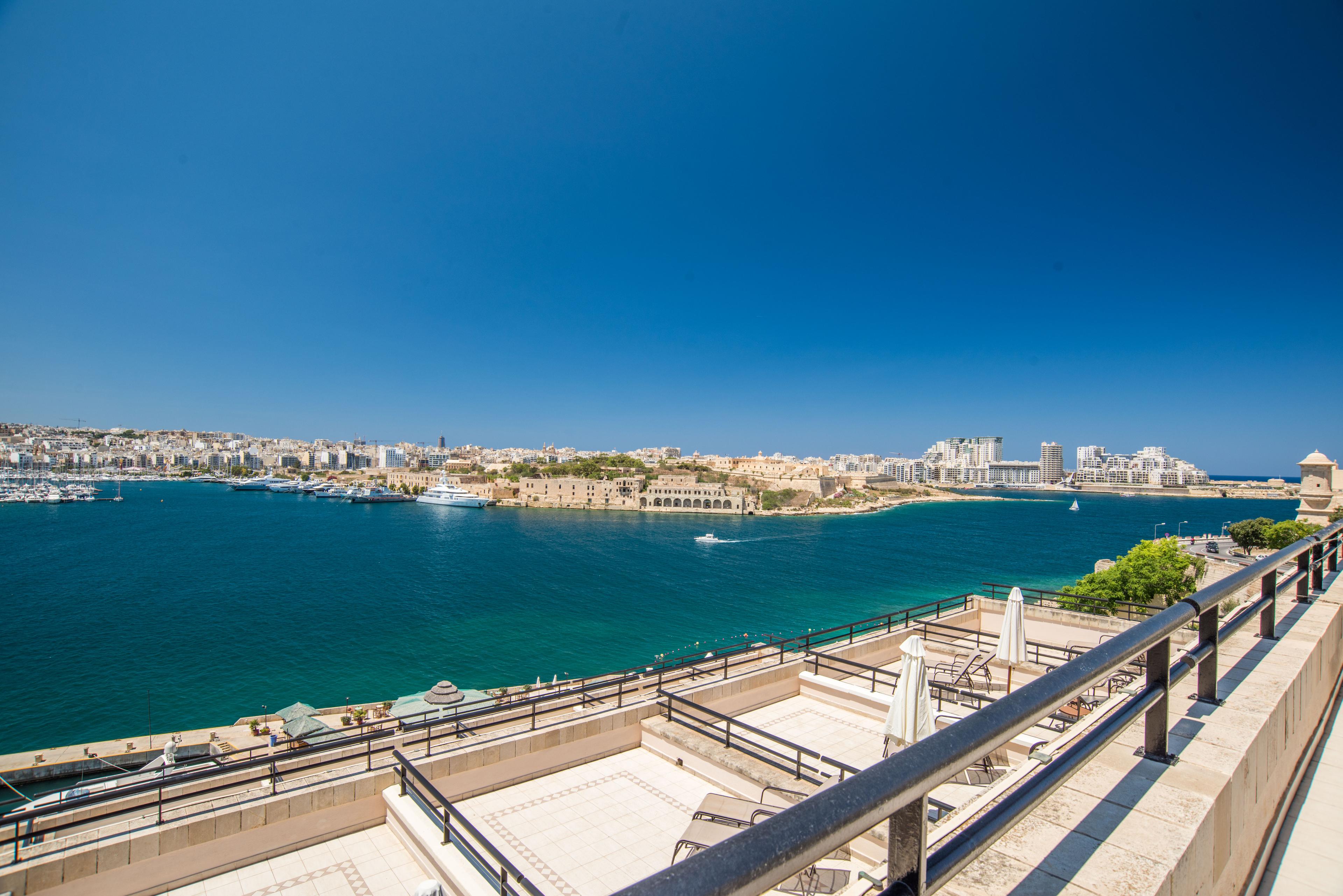 Grand Hotel Excelsior 97209 — 5