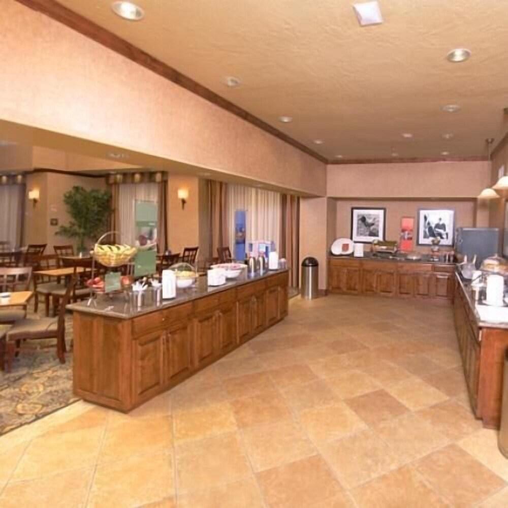 Hampton Inn & Suites Farmington, NM — 3