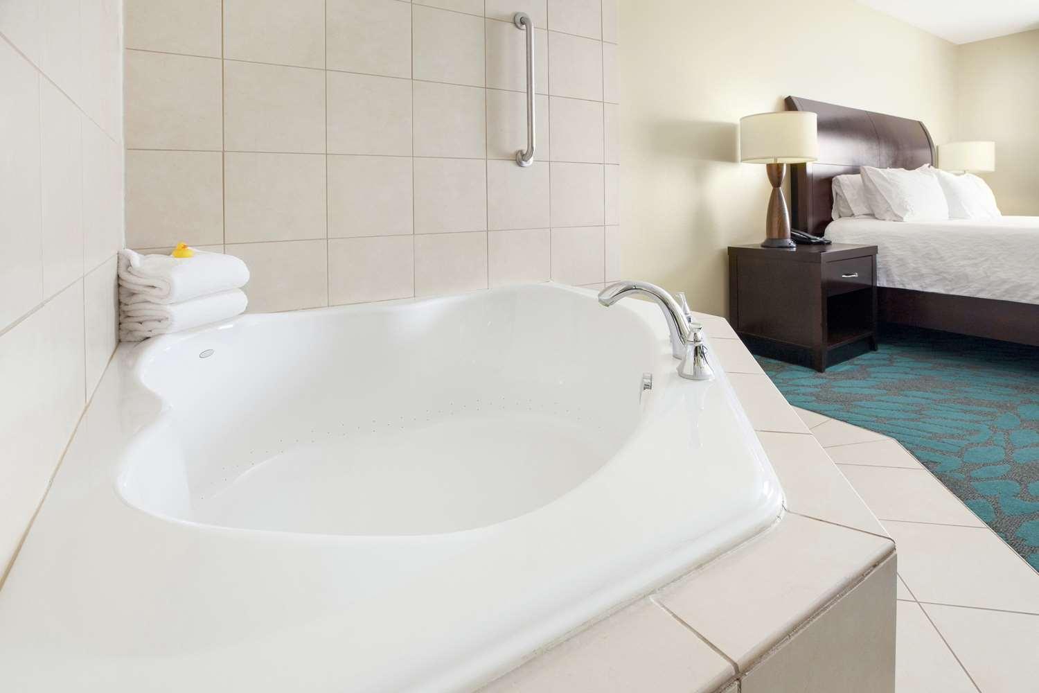 HILTON GARDEN INN FARGO