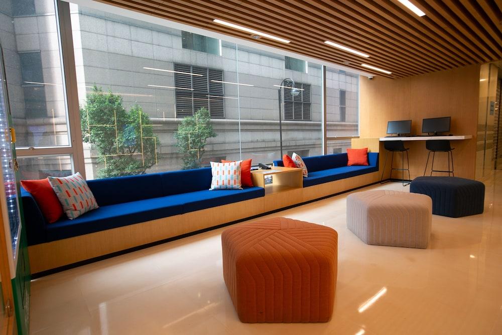 HOLIDAY INN EXPRESS CAUSEWAY BAY 140794 — 10