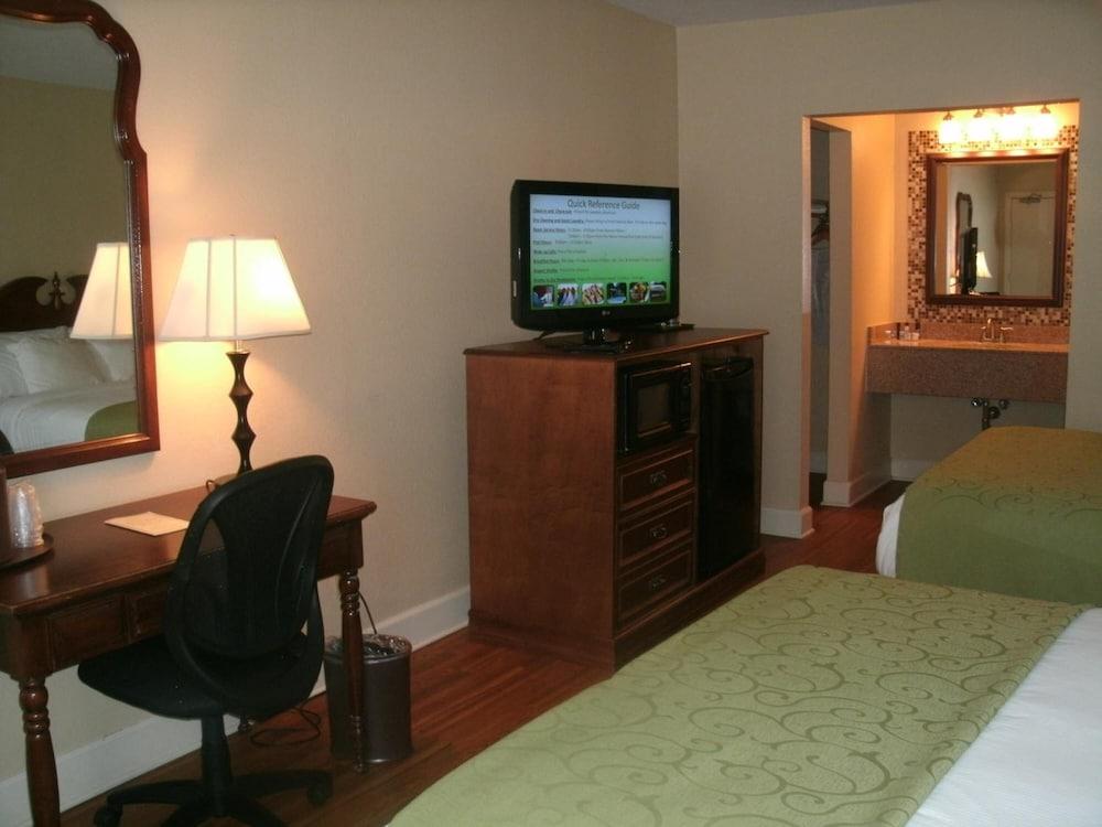 Merry Acres Inn — 10