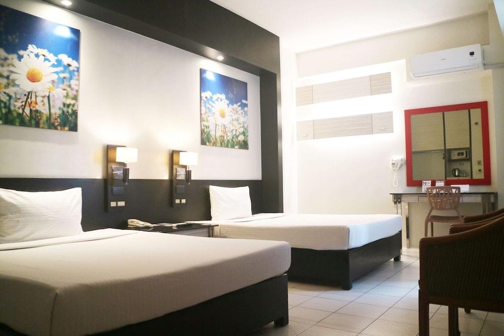 Executive Hotel Manila 62974 — 8