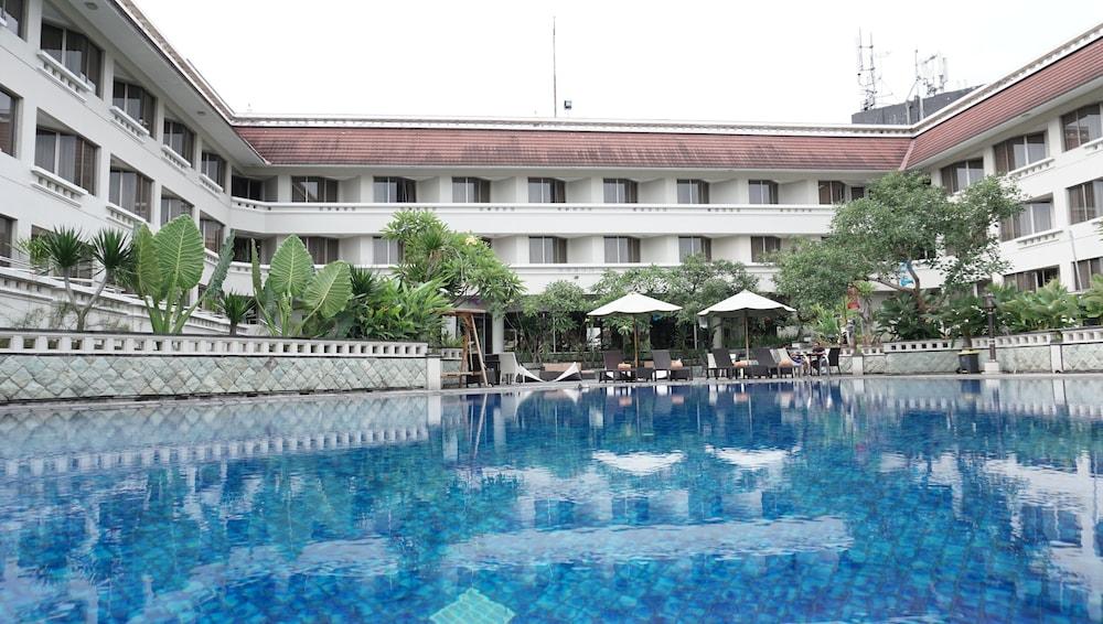 HOTEL SANTIKA PREMIERE JOGJA 14474 — 4