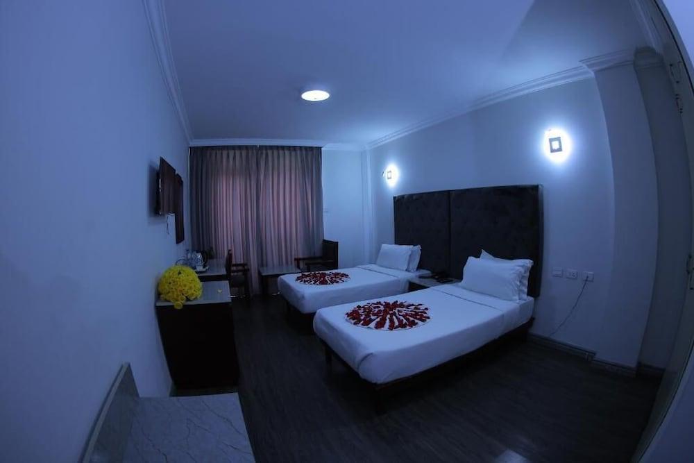 Trinity Hotel — 4
