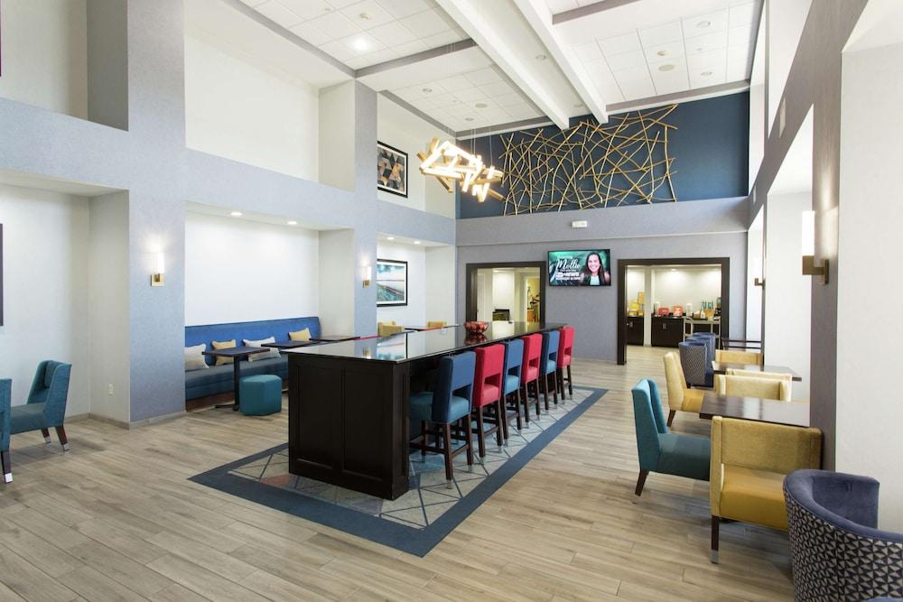 Hampton Inn Suites Ankeny — 8