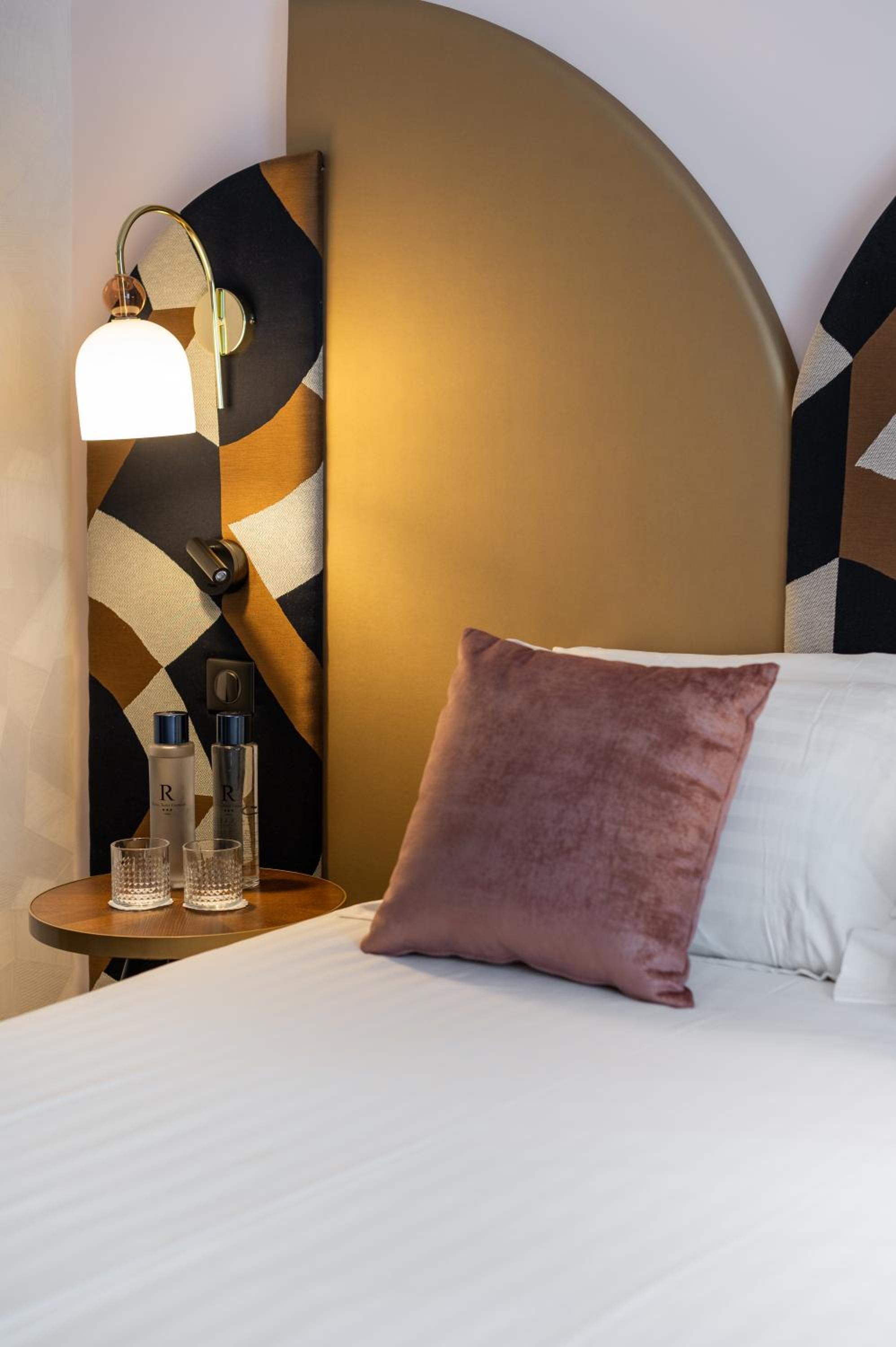 Sunday Hotel Holiday International Dubai — 5