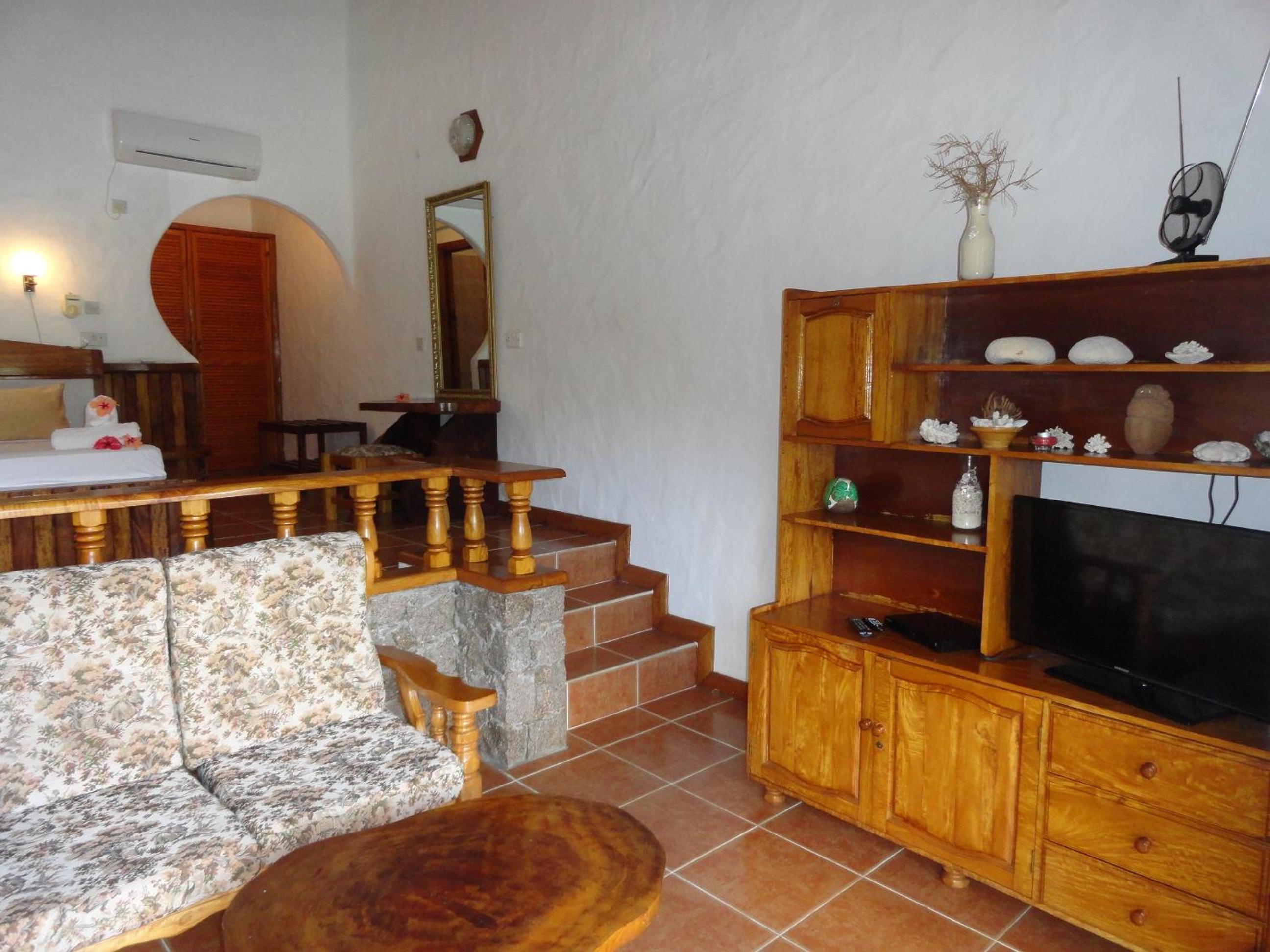 LAZARE PICAULT CHALETS(M) — 8