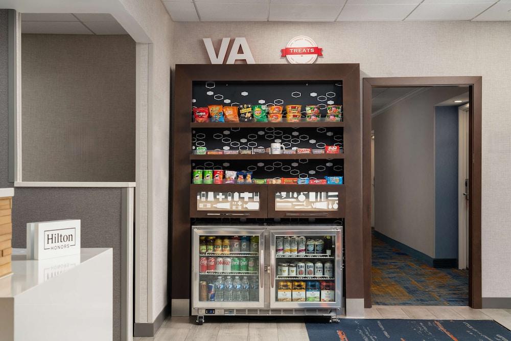 Hampton Inn Fairfax City — 6