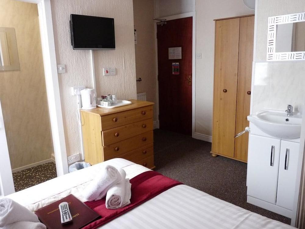 Hilbre Hotel — 10
