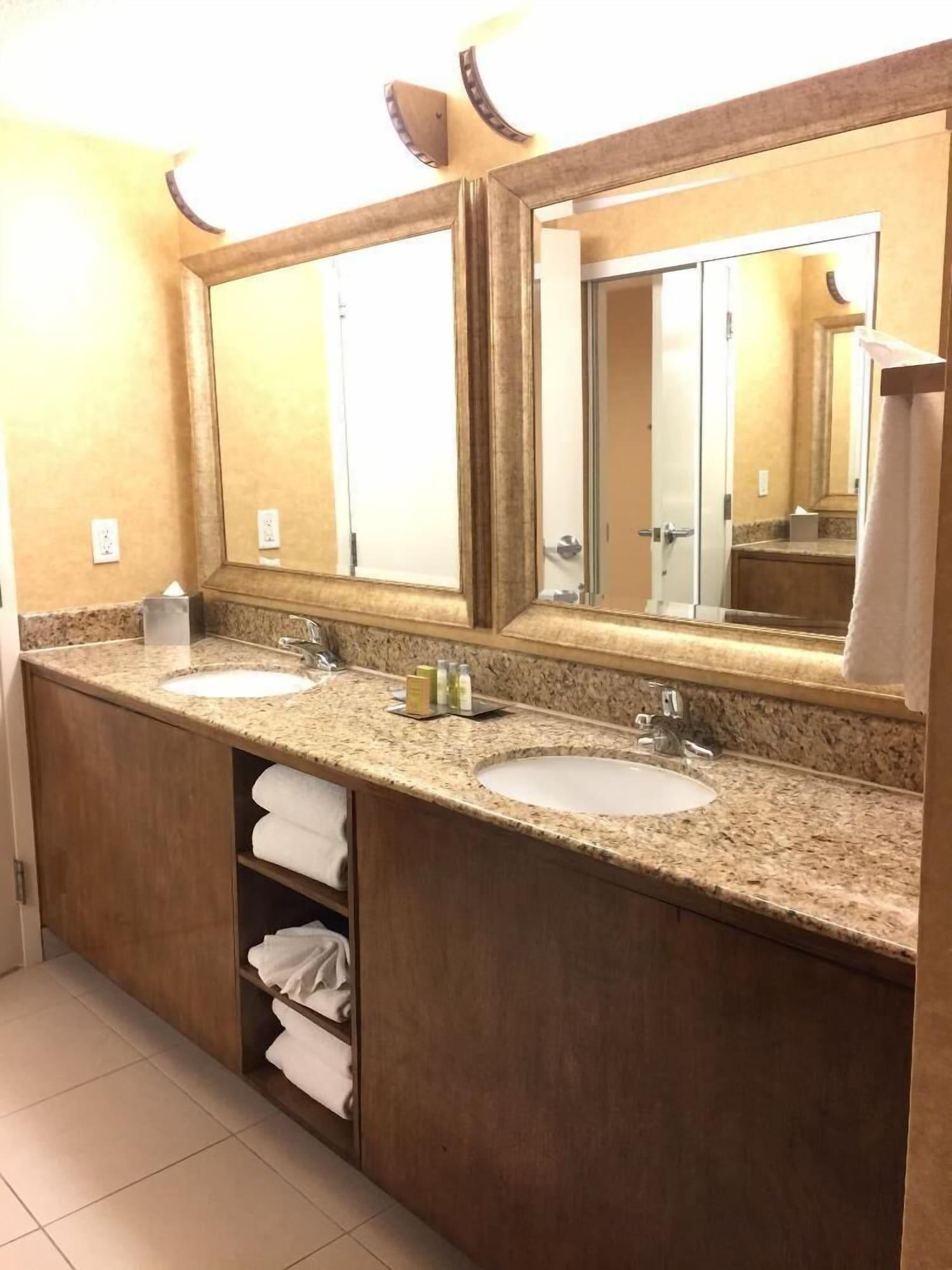 DoubleTree Suites by Hilton Hotel Anaheim Resort - Convention Center — 8