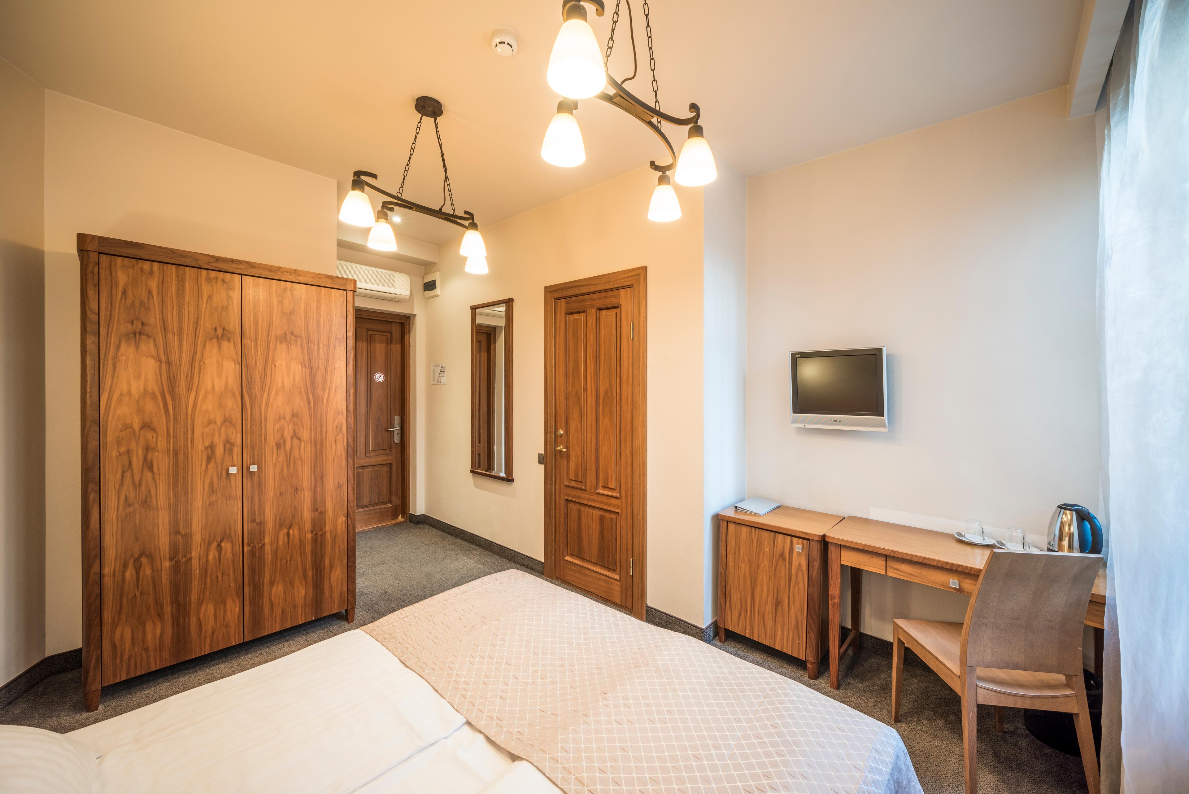 RIXWELL TERRACE DESIGN HOTEL(formerly WELLTON TERRACE DESIGN HOTEL) 992355 — 4