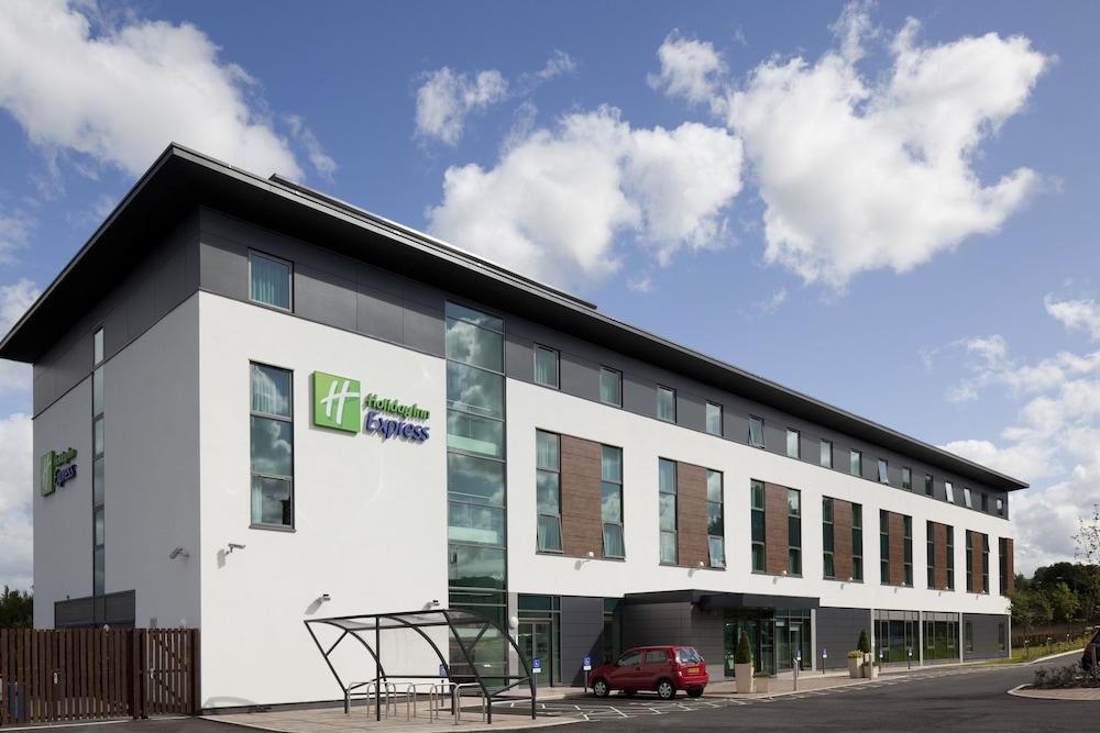 Holiday Inn Express Burnley — 1