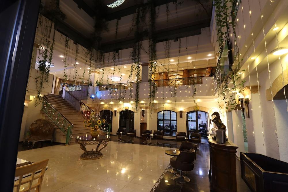 LARSA HOTEL 74334 — 3