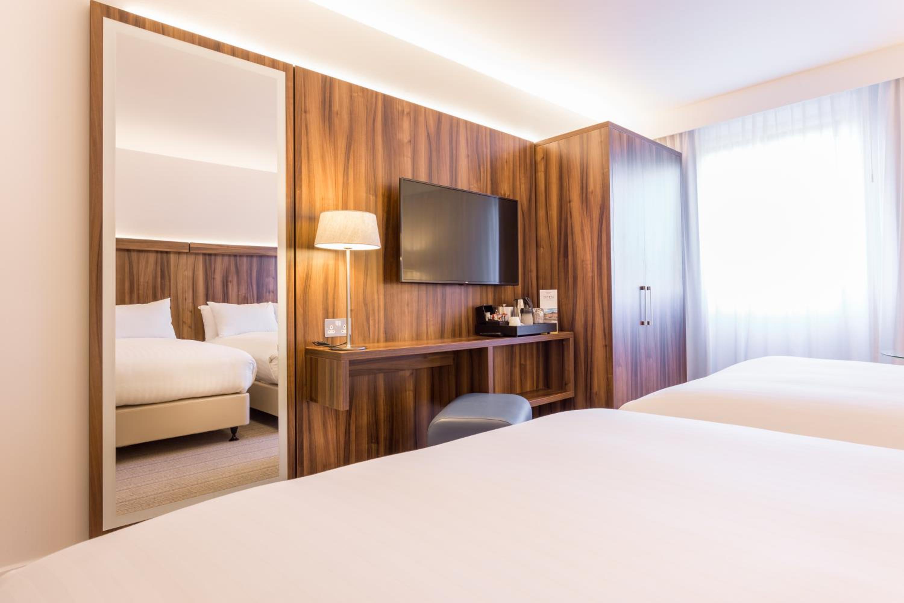 Courtyard By Marriott Glasgow Airport — 9