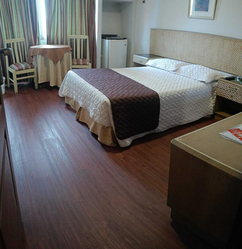 HOTEL LAS AMERICAS 1020978 — 7