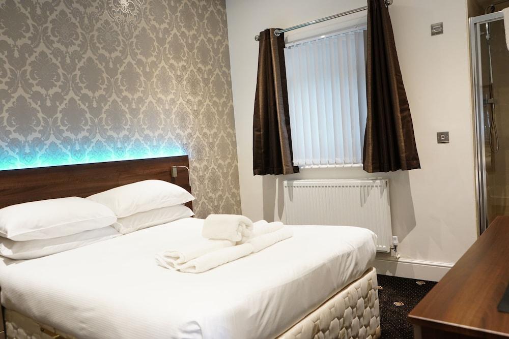 Marlborough Hotel — 9