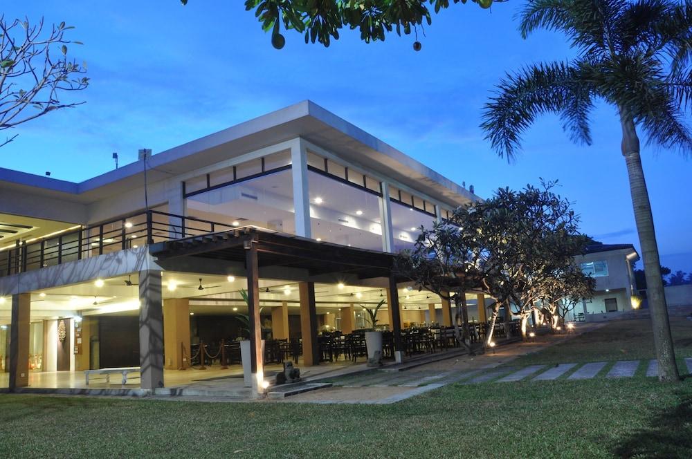 Pegasus Reef Hotel — 7