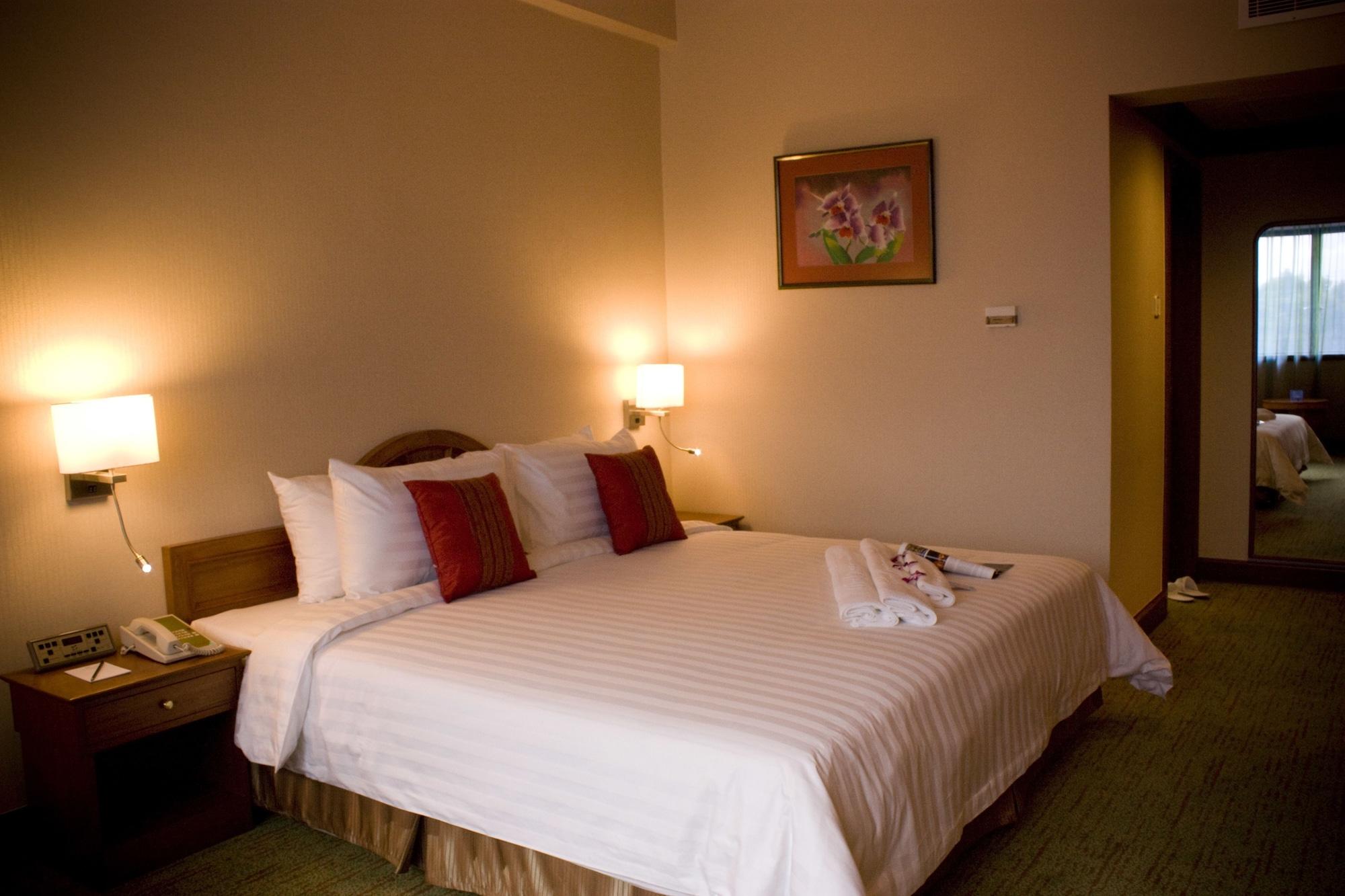 THE CENTREPOINT HOTEL(MB) — 8